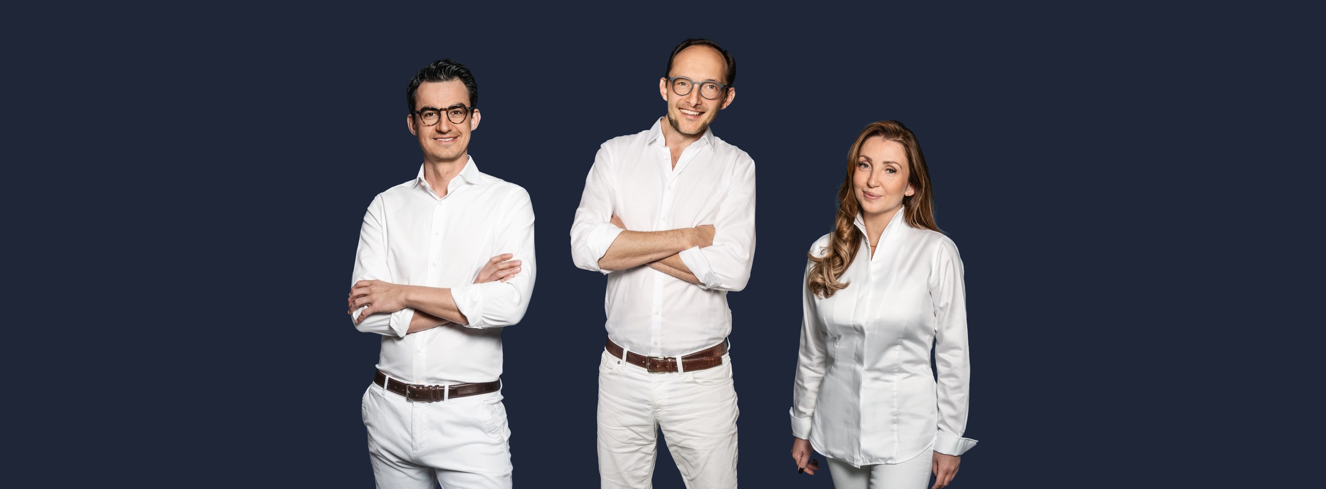 Die Ärztin und Ärzte der Hautmedizin Westend: Dr. Mario Giulini, Dr. Johannes Benecke und Dr. Regina Vardanyan